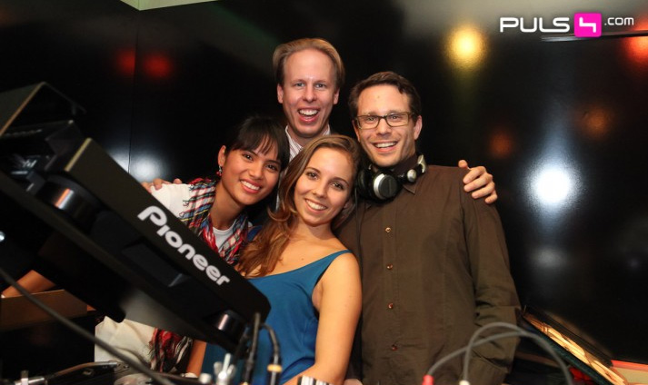 We love Saturdays 24.09.2011.jpg - 101952 Bytes